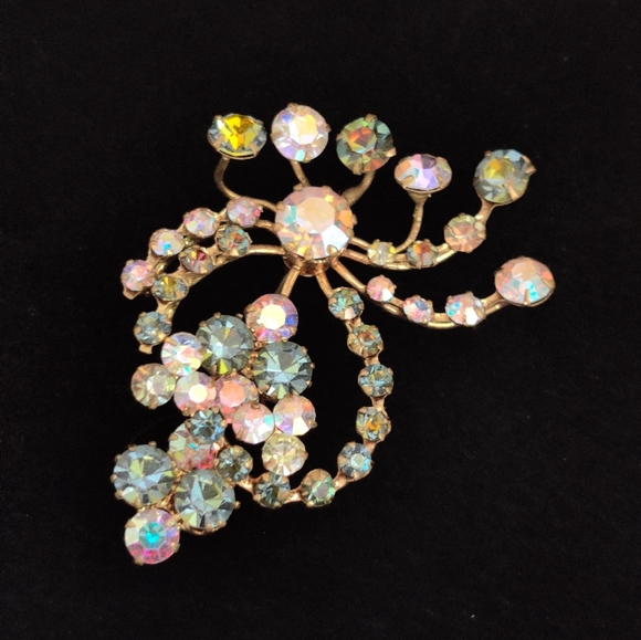 Vintage Austrian Crystals Brooch - Picture 5 of 12
